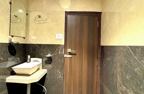 Wellington Pier Hotel | The Majlis Hotel - Near Taj Hotel Colaba