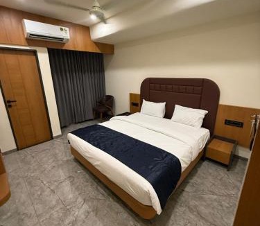 Dwarka Hotel | The Malay comfort- Hotel Dwarka residency