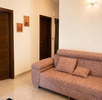 Faridabad Villa | The Meadow House 2BR Farm with Pool & Lawns