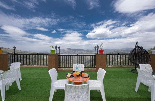 Kufri Hotel | The Nature Trail Kufri l Family Events I Multi Cuisine Restaurant l Sky Bonfire l Lift l Power Backup l Free Parking l Kufri By Exotic Stays