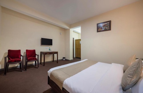 Kufri Hotel | The Nature Trail Kufri l Family Events I Multi Cuisine Restaurant l Sky Bonfire l Lift l Power Backup l Free Parking l Kufri By Exotic Stays