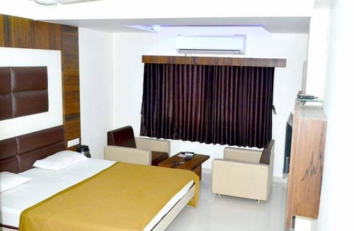 Mahesana Hotel | The New Holiday Inn