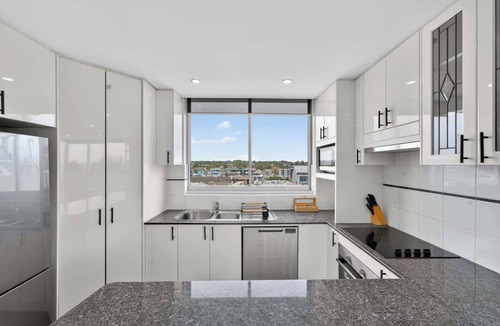 Cronulla Apartment | The Ocean View Sanctuary | Spa + Parking