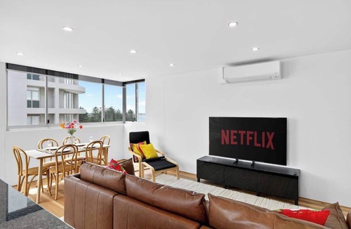 Cronulla Apartment | The Ocean View Sanctuary | Spa + Parking