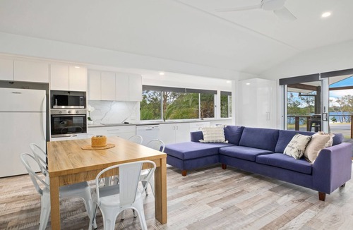Mylestom Cabin | The Palm: A Serene and Secluded Holiday Retreat Escape