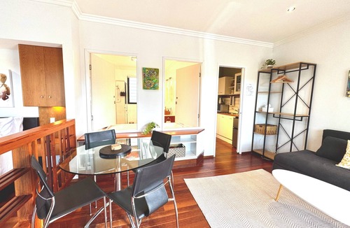 Green Point House | The Palm Tree Loft, close to shops and lake