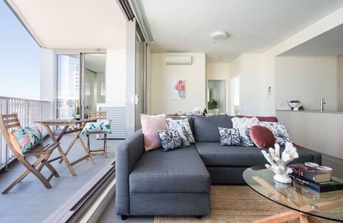Wolli Creek Apartment | The Peak Resort style Balcony Abode in the Metro