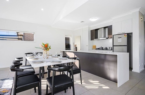 The Ponds House | The Pond sweet 4 br home by Coles with&WiFi