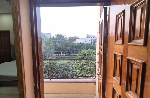Varanasi Apartment | The Regal Serenity Suite - Luxury 3BHK Penthouse