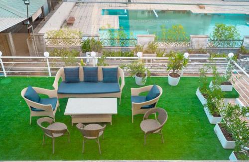 Igatpuri Villa | The Retreat-Pool Villa 5BHK with Indoor pool and 1200sq feet deck area
