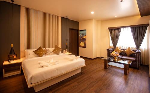 Vashi Hotel | The Royal Palace Hotel 400703