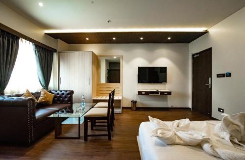 Vashi Hotel | The Royal Palace Hotel 400703