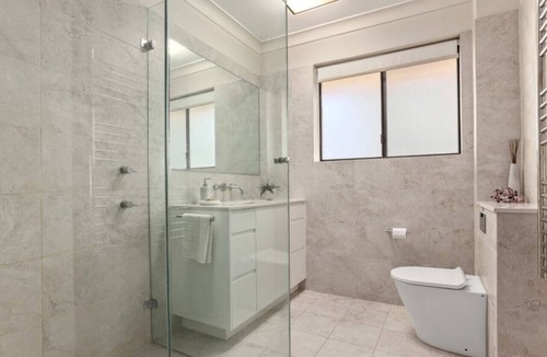 Newport Apartment | The Sands - Steps to the Beach