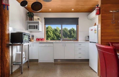 Millthorpe Apartment | 'The Shack' - Peaceful getaway in Millthorpe