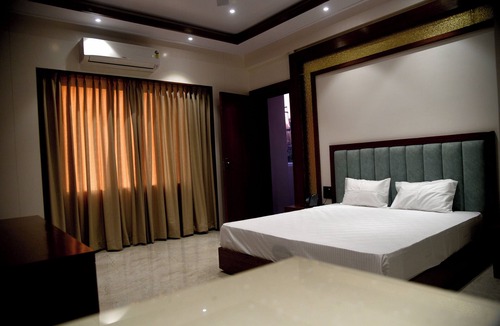 Marhi Hotel | The shark inn Residency