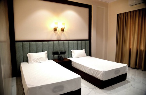 Marhi Hotel | The shark inn Residency