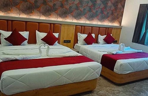 Dwarka Hotel | The Sky Comfort Hotel Mahi
