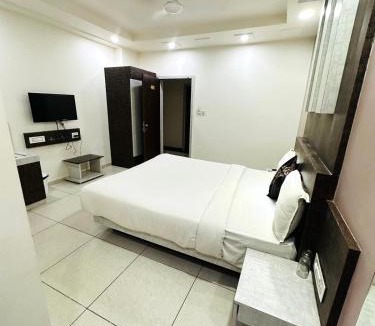 Dwarka Hotel | The Sky Comfort Hotel Parth Inn