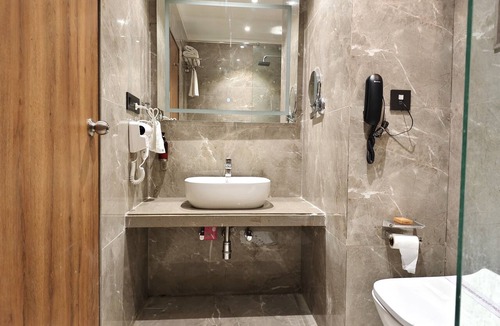 Jamnagar Hotel | The Sky Imperial Hotel Kailash