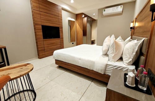 Jamnagar Hotel | The Sky Imperial Hotel Kailash