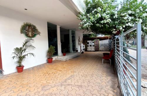 Vadodara Hotel | The Sky Imperial Hotel Yahvi