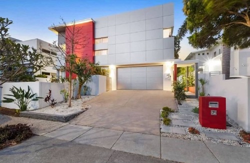 Kingscliff House | The Station- Prime Kingscliff Salt location - Sleeps 13