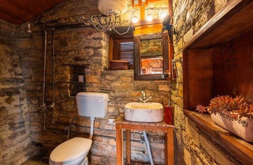 Kaul Cottage | The Stone House 1, Mukteshwar by Ebony Stays | Cosy 1BHK with Hill Views