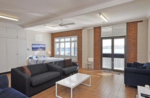 Fishing Point House | The Studio on the Lake at Fishing Point Lake Macquarie