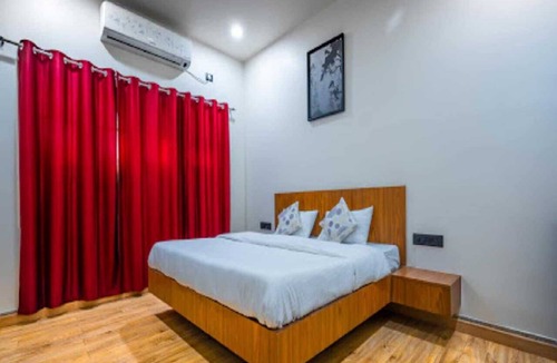 Bilaspur Hotel | The Topaz Hotel