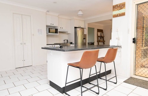 Calare House | The Valerie Gardens. Five bedrooms. Orange.