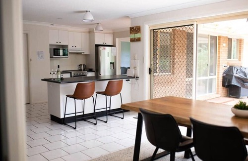 Calare House | The Valerie Gardens. Five bedrooms. Orange.