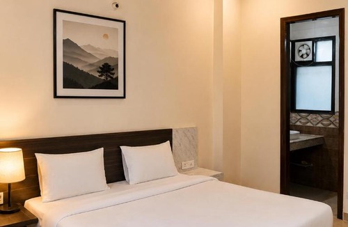 Sector 39 House | "The White Casa"- Sector 39 Near Medanta Medicity