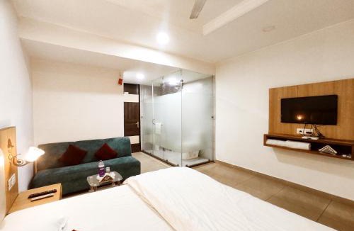 Phagwara Hotel | THE WHITE PREMIUM HOTEL - Smart Rooms By Organica Group