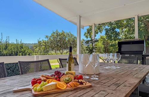 Broke Cottage | The Winegrower's Cottage - Stay, surrounded by the vines