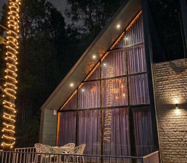 Bhimtal Hotel | The woodcrest by lake & woods