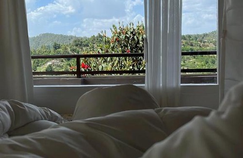 Kaul Hotel | THHPSOCIETY - Exstacy stays & cafe - Your Romantic & Cozy Getaway - Mountain view , Hot tub , Parking - MUKTESHWAR