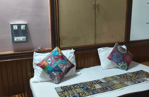 Amar Sagar Pol Hotel | Third eye view hotel and hostel