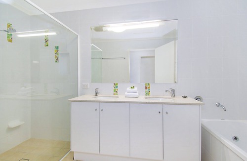 North Creek Apartment | This luxury, beachfront apartment is a magnificent example of beachside living,