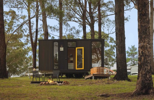 Rainbow Flat House | Three-Kalm by Tiny Away