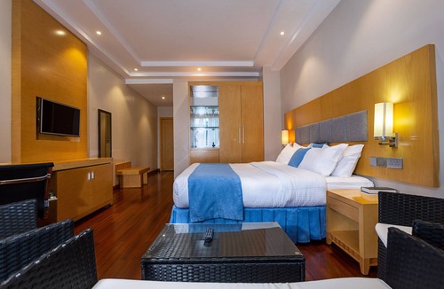 Meru Hotel | Three Steers Hotel