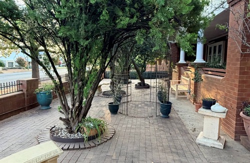 Parkes House | Tily's Place - Beautiful federation 3-bedroom house close to the main street