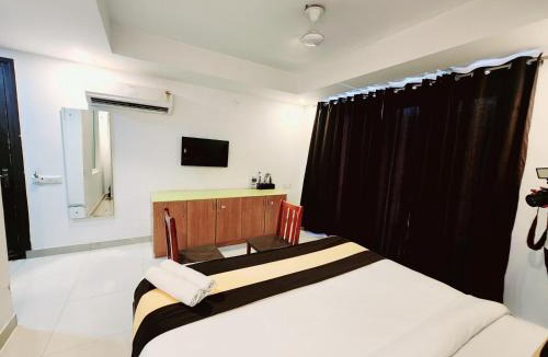 DLF Phase 5 House | Tipsyy Inn Suites 007