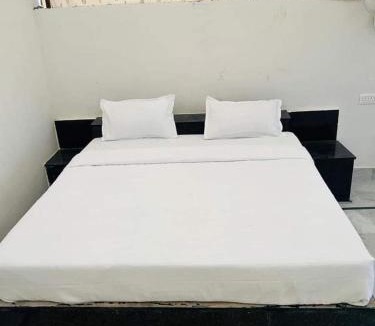 Jaisalmer Hotel | Tony Hostel & Safari