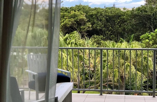 Casuarina Apartment | Top-floor beachside apartment with 360deg views