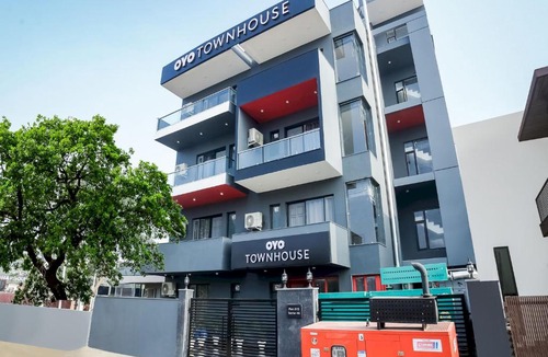 Gurugram Hotel | Townhouse Artemis Hospital Near Unitech Cyber Park