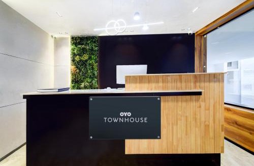 Serilingampally Hotel | Townhouse Casa Grand Miyapur