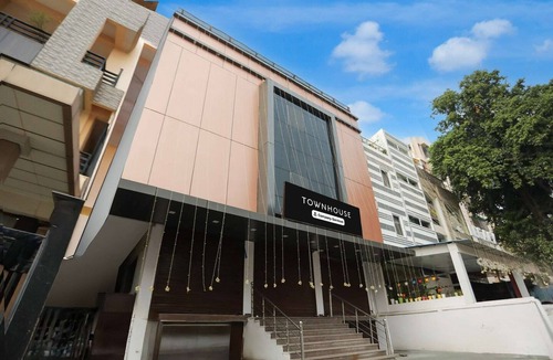 Civil Lines House | Townhouse Central Prayagraj Bus Terminal