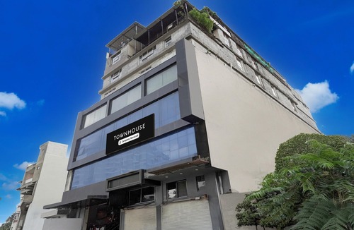 Kota House | Townhouse City Mall Kota Hotel High Society