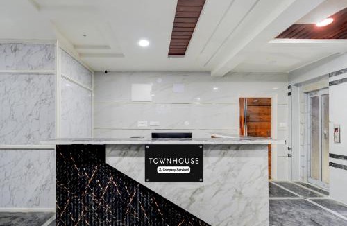 Nanakram Guda Hotel | Townhouse Financial District Circle Hyderabad