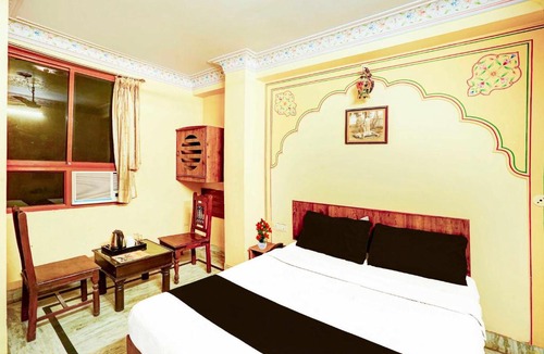 Amer Fort Road Hotel | Townhouse Gangapole Amer Road